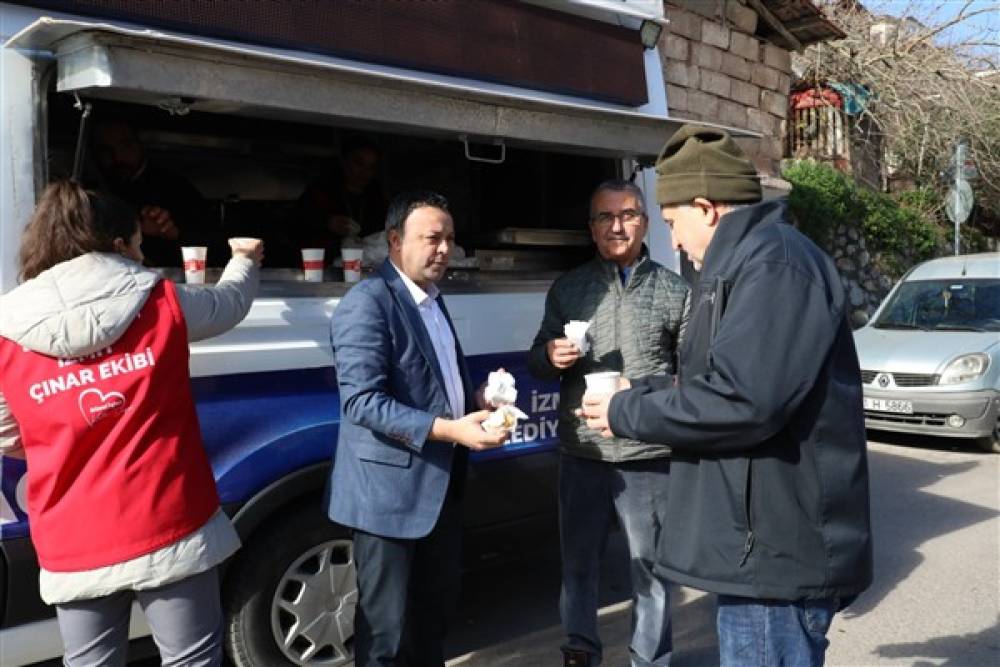 İzmit'te Cuma namazı çıkışında geleneksel buluşma programı gerçekleştirildi