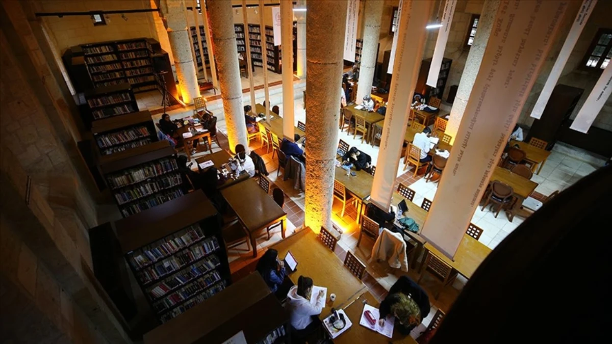 Tarihi kiliseye kurulan k&uuml;t&uuml;phane 65 binden fazla kitapseveri ağırladı