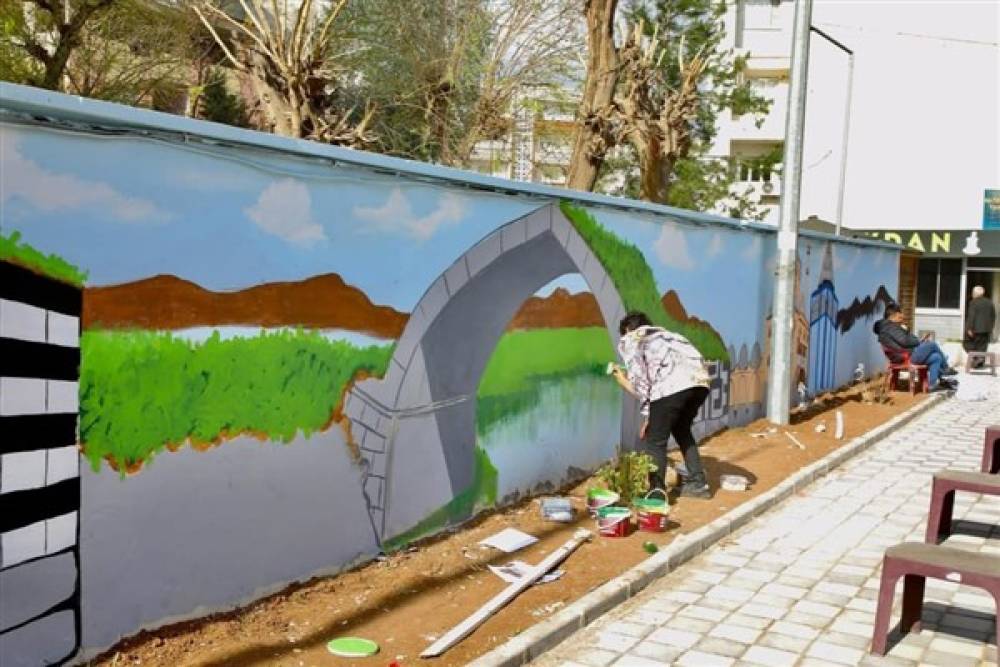 Cizre'de duvarlar tarihi sembollerle yenileniyor