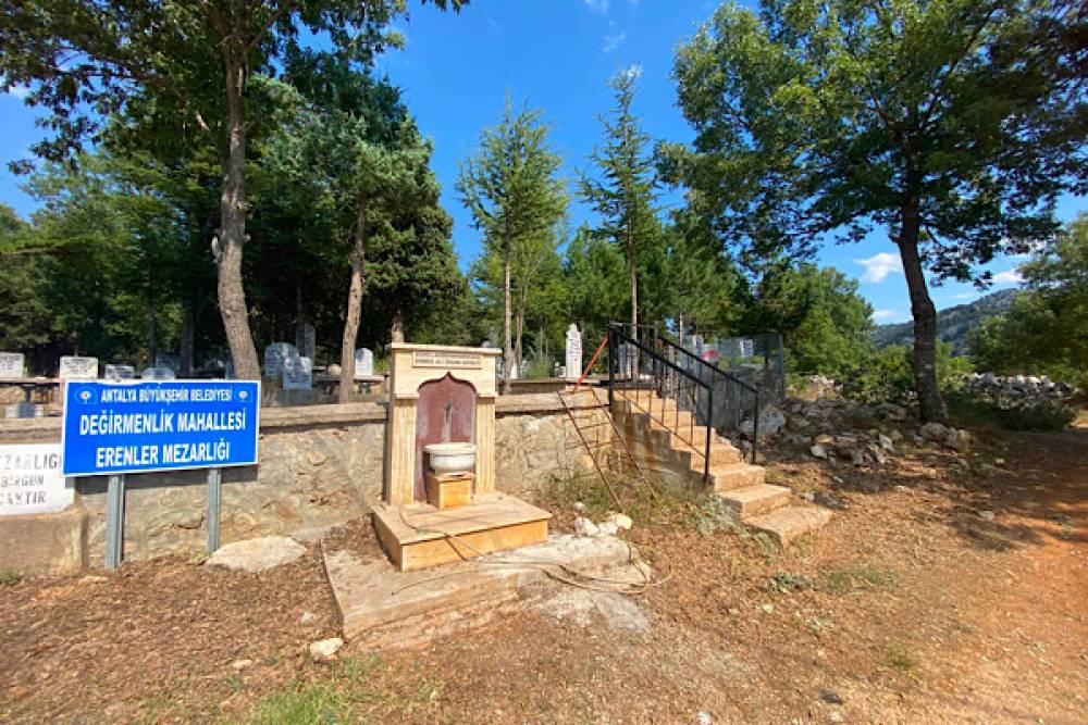 Akseki&rsquo;de mahalle mezarlıklarında bakım ve d&uuml;zenleme &ccedil;alışması