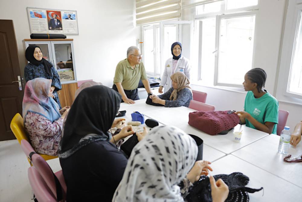 Başkan B&uuml;y&uuml;kkılı&ccedil;, G&ouml;znuru Kurs Merkezi&rsquo;ni ziyaret etti