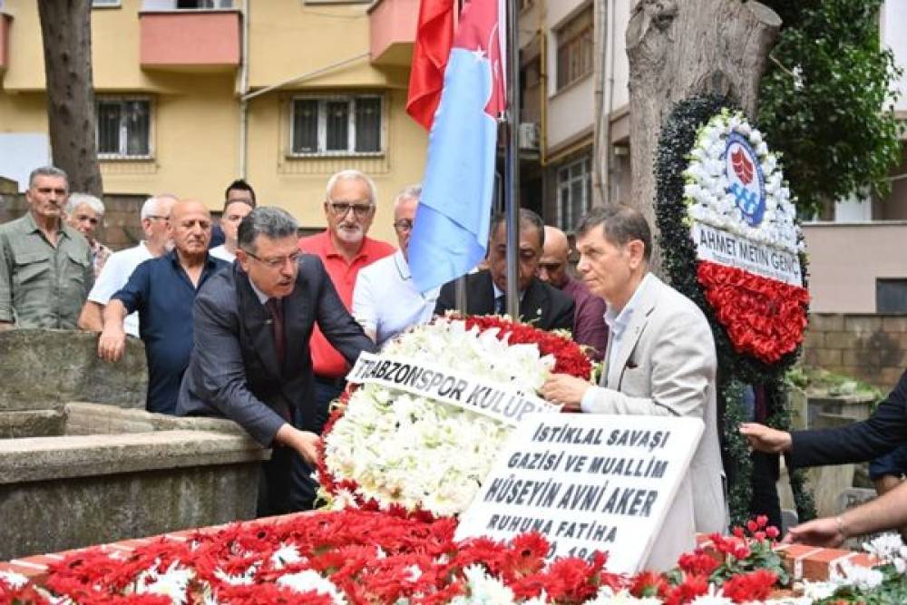 H&uuml;seyin Avni Aker, vefatının 82. yılında anıldı