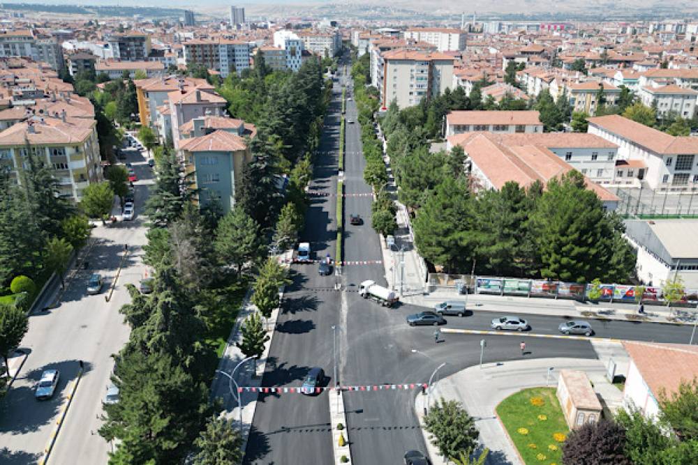 Gazi Caddesi&rsquo;ndeki yenileme &ccedil;alışmaları tamamlandı