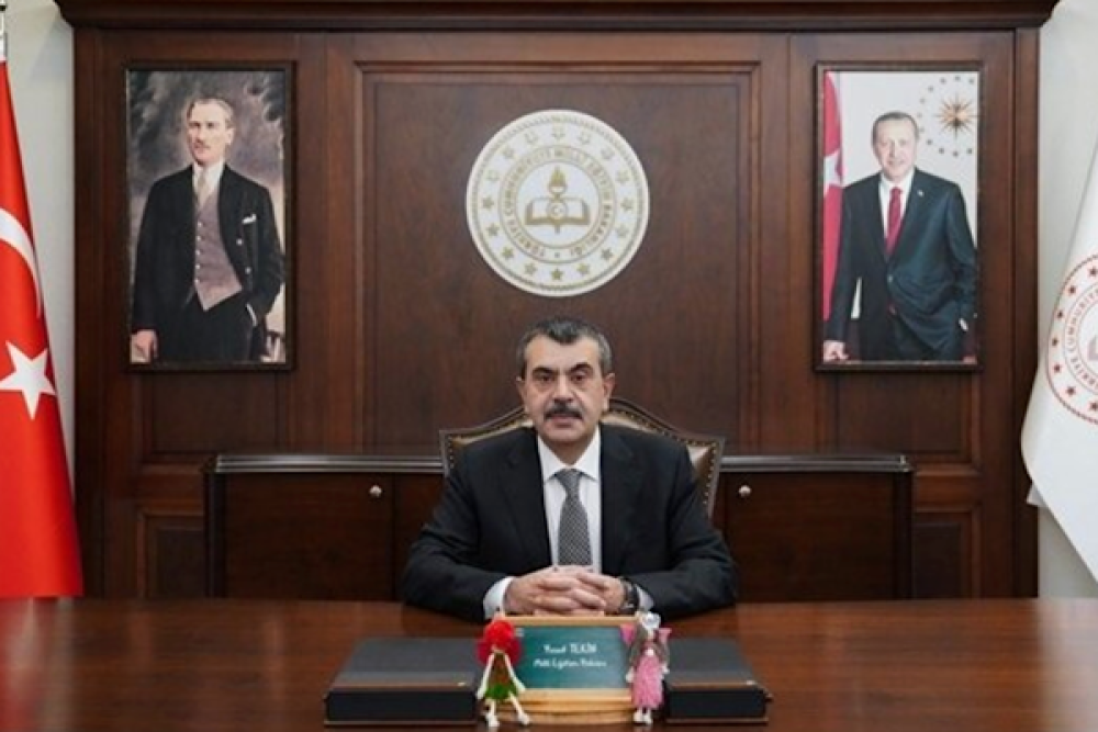 Bakan Tekin: &Ouml;ğretmenlerin mesleki &ccedil;alışmaları &ccedil;evrim i&ccedil;i başlayacak