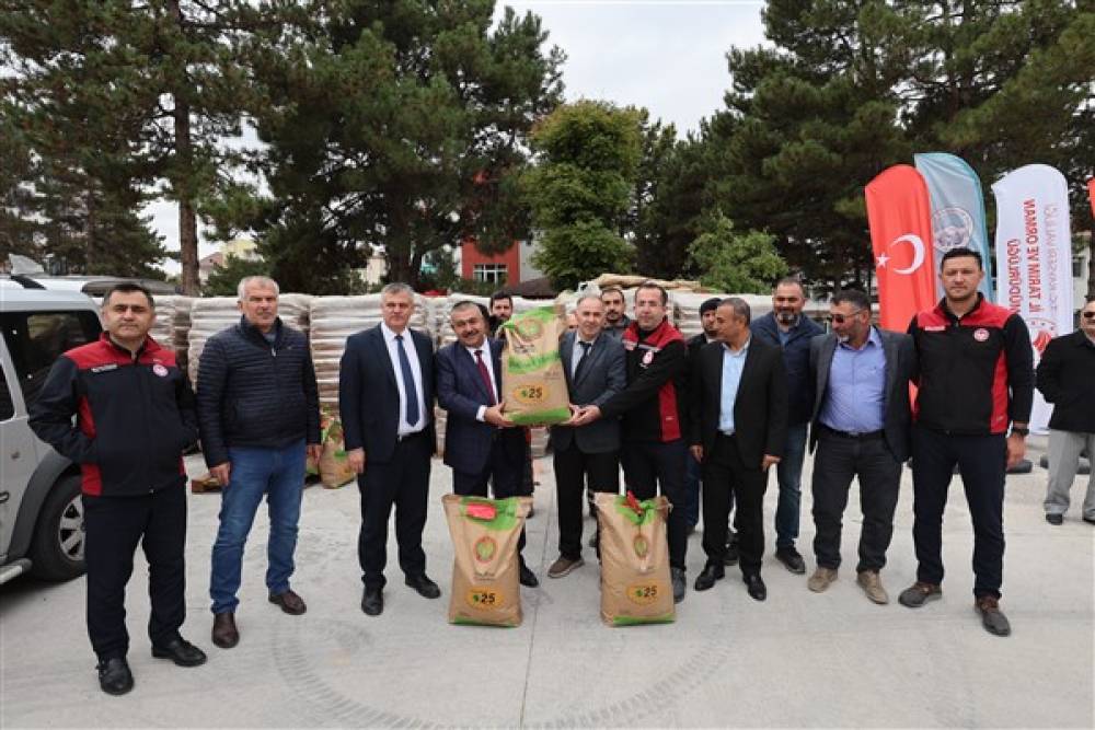 Kayseri'de bin çiftçiye toplam 250 ton buğdaylık tohum dağıtımı yapıldı