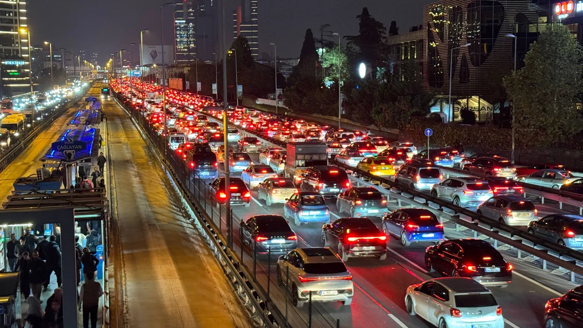 Karayolları Genel M&uuml;d&uuml;rl&uuml;ğ&uuml; uyardı! Tem Otoyolu'nda &ccedil;alışma var