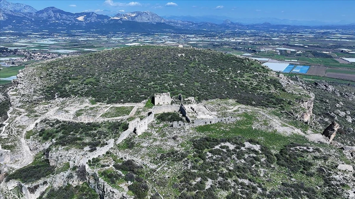 Sillyon Antik Kenti'ndeki asırlık Y&ouml;r&uuml;k-T&uuml;rkmen evleri restore ediliyor