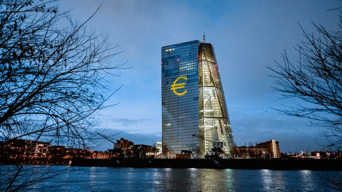 ECB'den faiz artışı sinyali: Lagarde enflasyon tahminlerinin yukarı y&ouml;nl&uuml; revize edileceğini s&ouml;yledi