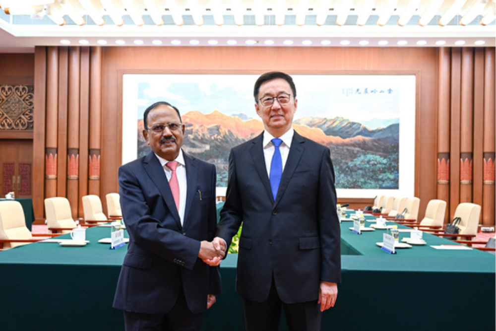 &Ccedil;in Cumhurbaşkanı Yardımcısı Han Zheng, Ajit Doval ile g&ouml;r&uuml;şt&uuml;