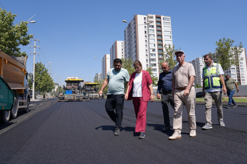 Bucak, Talaytepe Caddesi&rsquo;ndeki asfalt &ccedil;alışmalarını inceledi