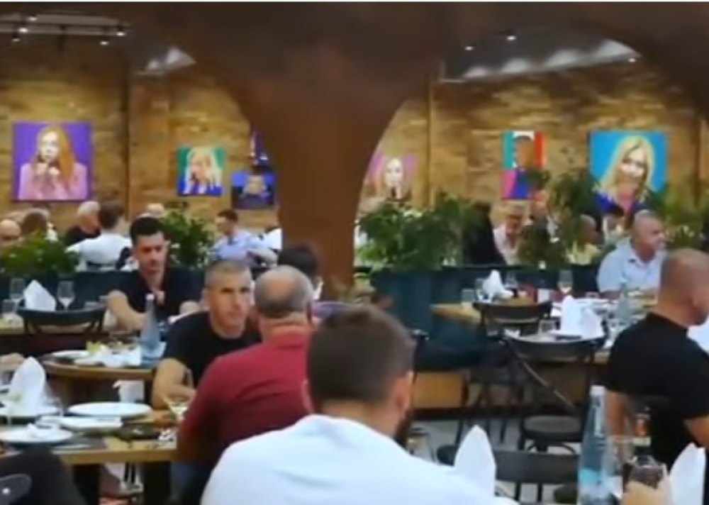 Arnavutluk'taki sığınmacı kampının yakınında Meloni temalı restoran açıldı