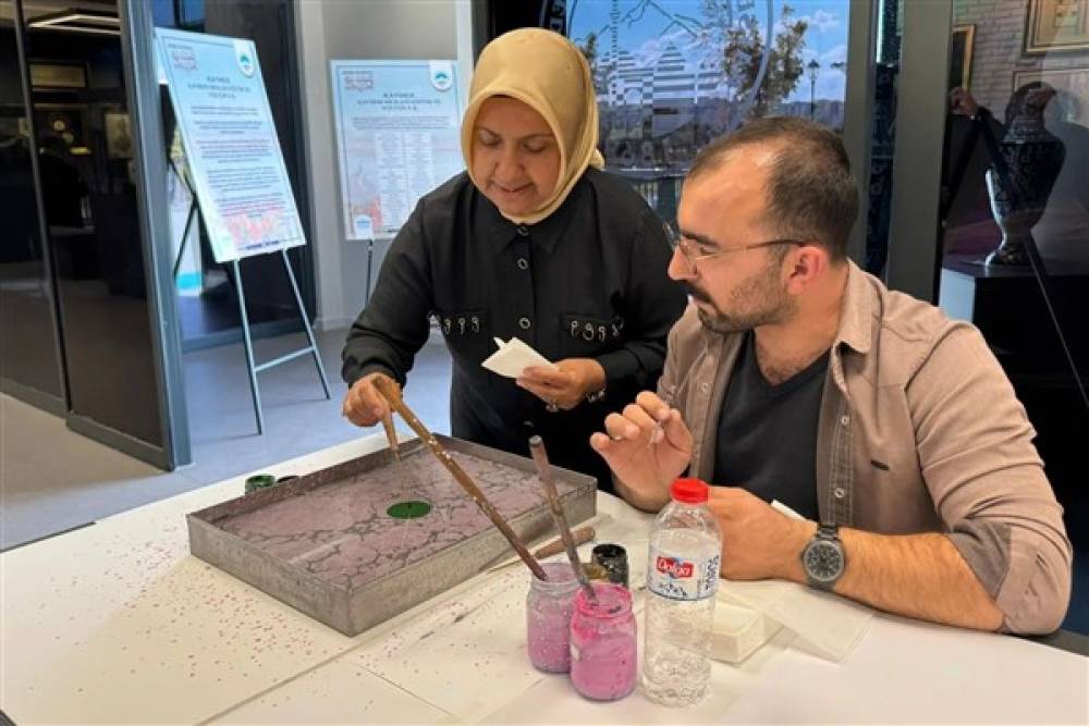 KAYMEK Geleneksel Yıl Sonu Sergisi'ne sanatseverlerden yoğun ilgi