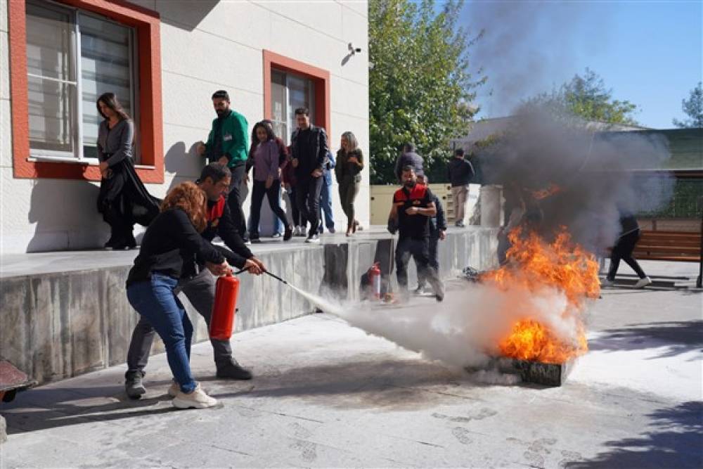 Diyarbakır’da öğrenci yurdunda yangın tatbikatı yapıldı  