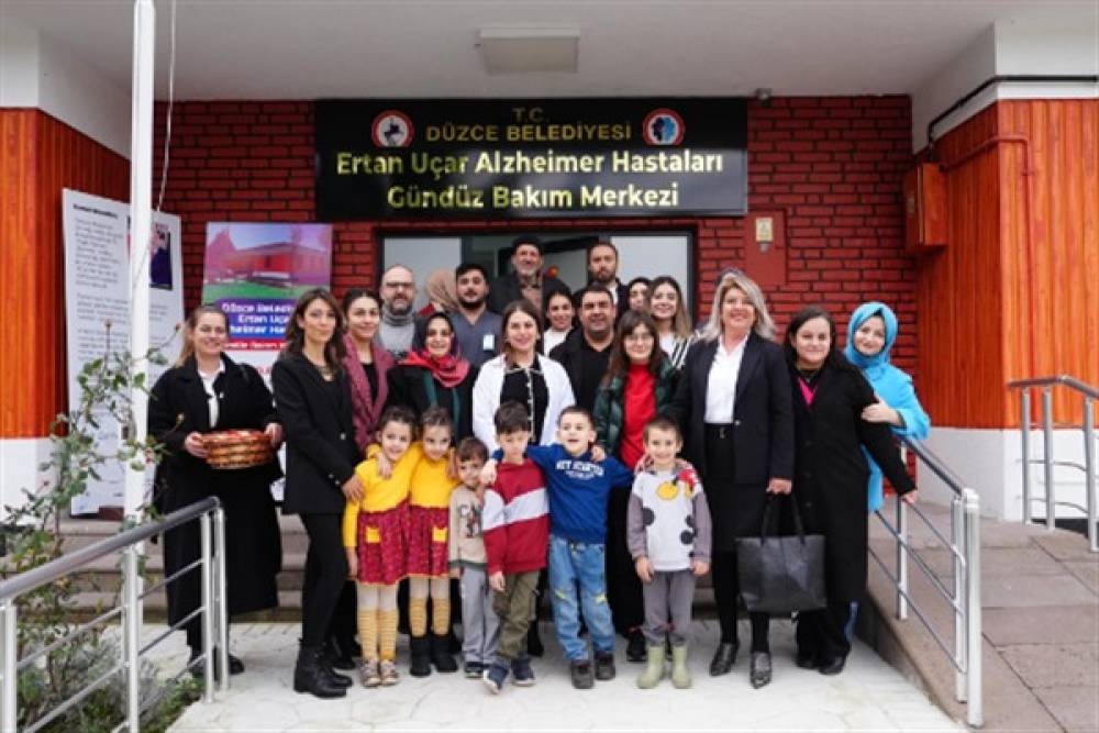 Düzce Çocuk Üniversitesi öğrencileri, Bakım Merkezi’ni ziyaret etti