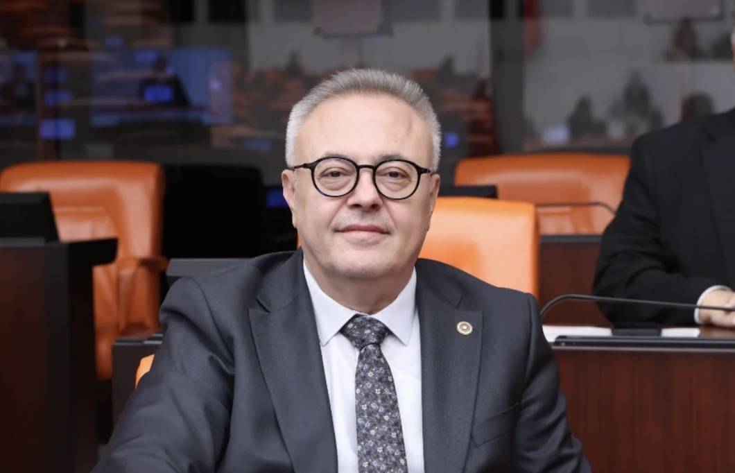 M&uuml;cteba Hamaney: ABD b&ouml;lgede askeri &uuml;s kuramayacak
