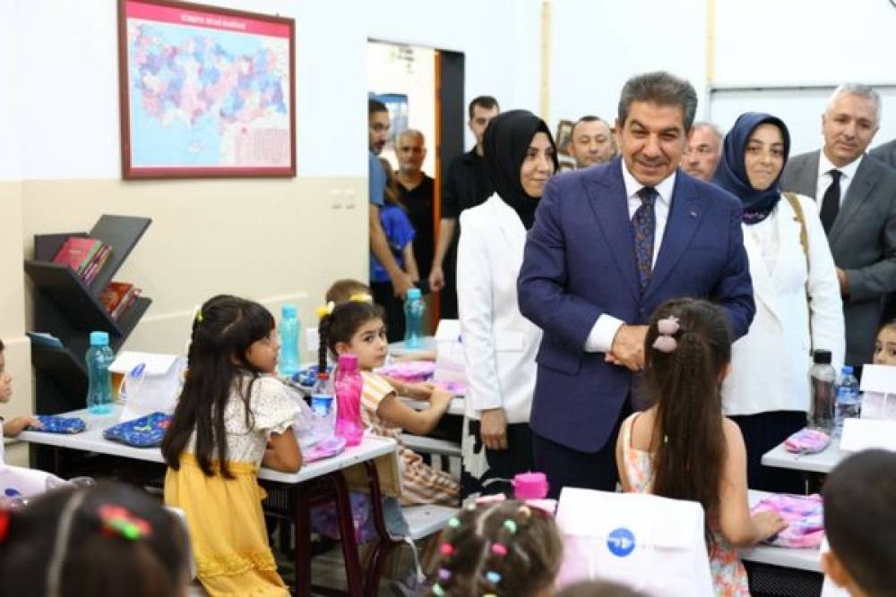 Esenler Belediyesi&rsquo;nden birinci sınıflara kırtasiye desteği