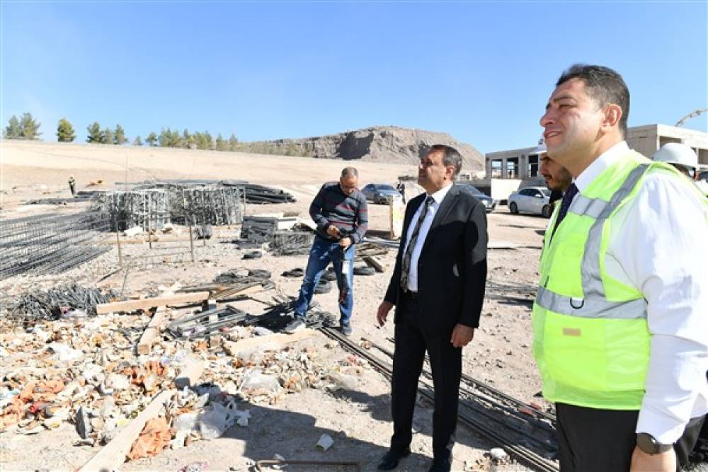 Şanlıurfa Valisi Şıldak, şehir hastanesi inşaatını inceledi