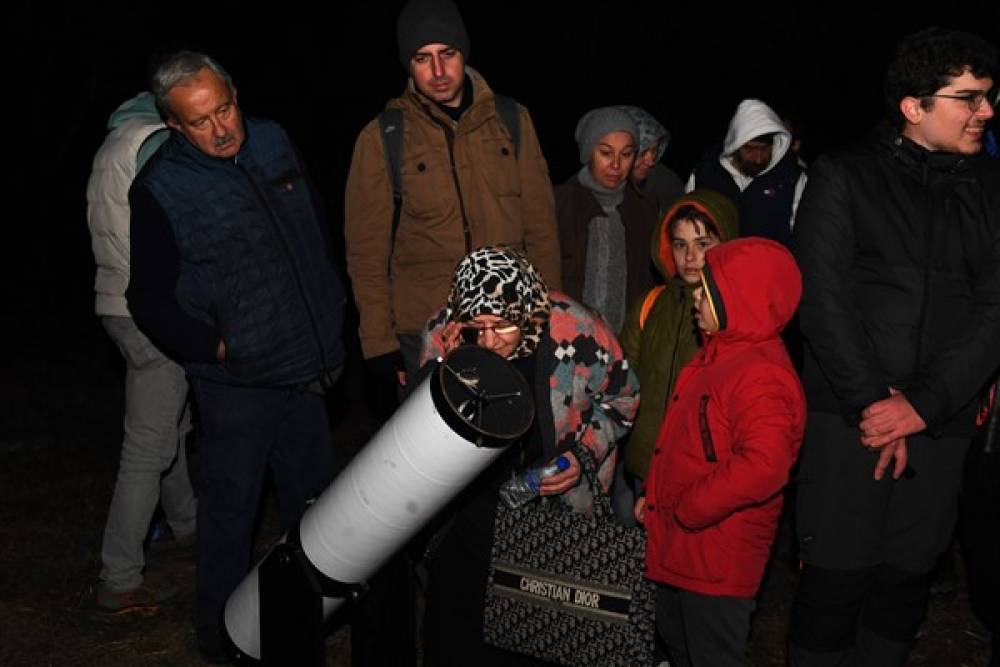 Gökyüzü gözlemi ve bilim sohbetleri, bilim tutkununun katılımıyla gerçekleşti