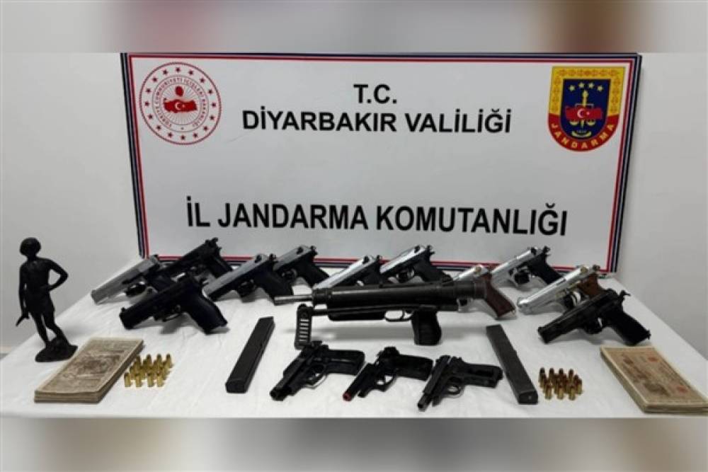 Diyarbakır'da ruhsatsız silah ve tarihi eser operasyonu