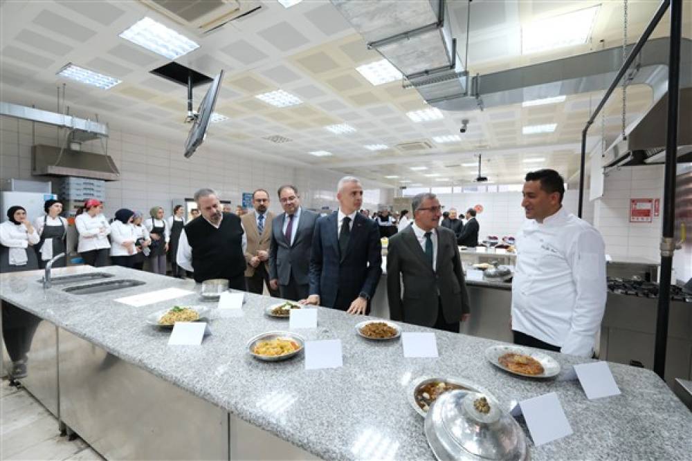 Vali Çiçekli, “Karaman Lezzet Buluşması” etkinliğine katıldı