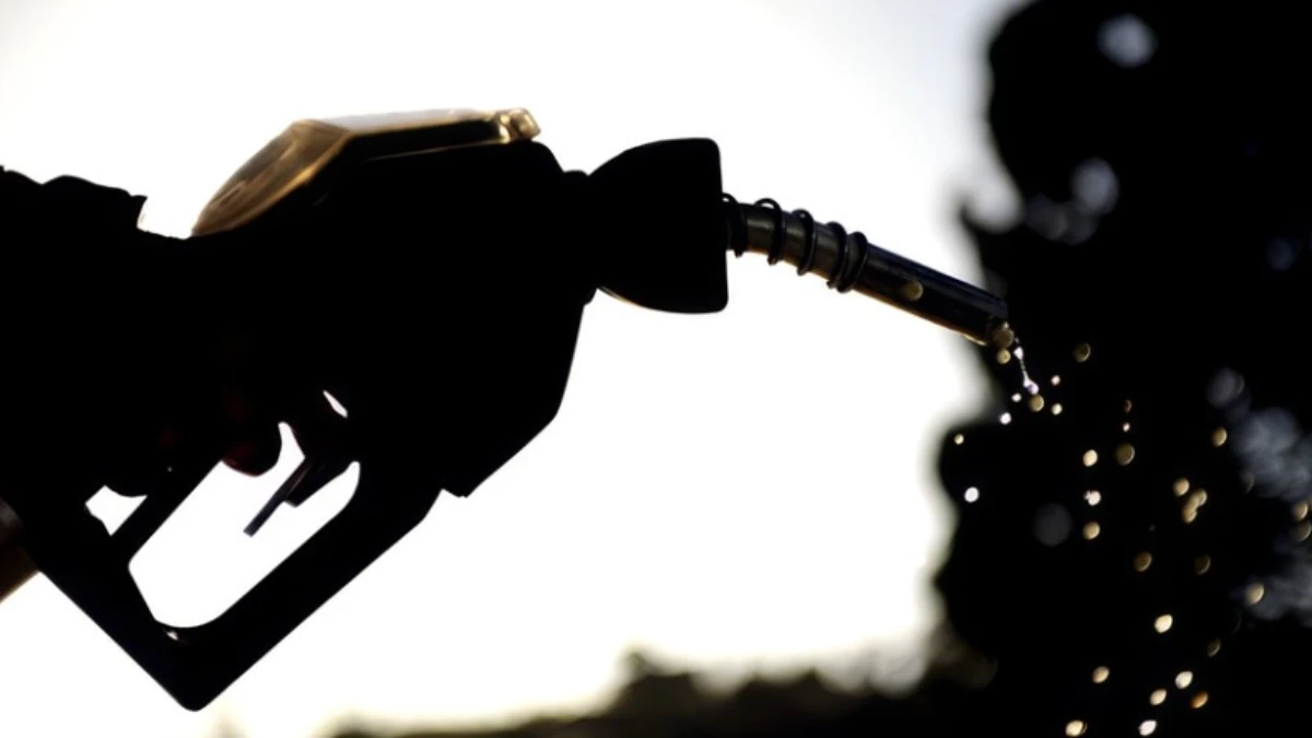 Fransa&rsquo;da akaryakıt krizi b&uuml;y&uuml;yor: Taşımacılık sekt&ouml;r&uuml; eyleme gidiyor