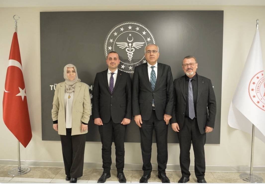 Hekim Birliği Sendikası Y&ouml;neticileri Halk Sağlığı Genel M&uuml;d&uuml;r&uuml; &Ouml;z&rsquo;e Sorun ve Talepleri Anlattı