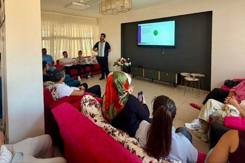 Batman&rsquo;da &ccedil;ocuklarla &ccedil;alışan personele madde bağımlılığı eğitimi verildi
