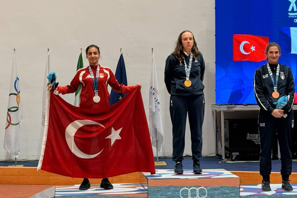 Akdeniz Oyunları&rsquo;nda Mine T&uuml;rker&rsquo;den Bursa&rsquo;ya g&uuml;m&uuml;ş madalya