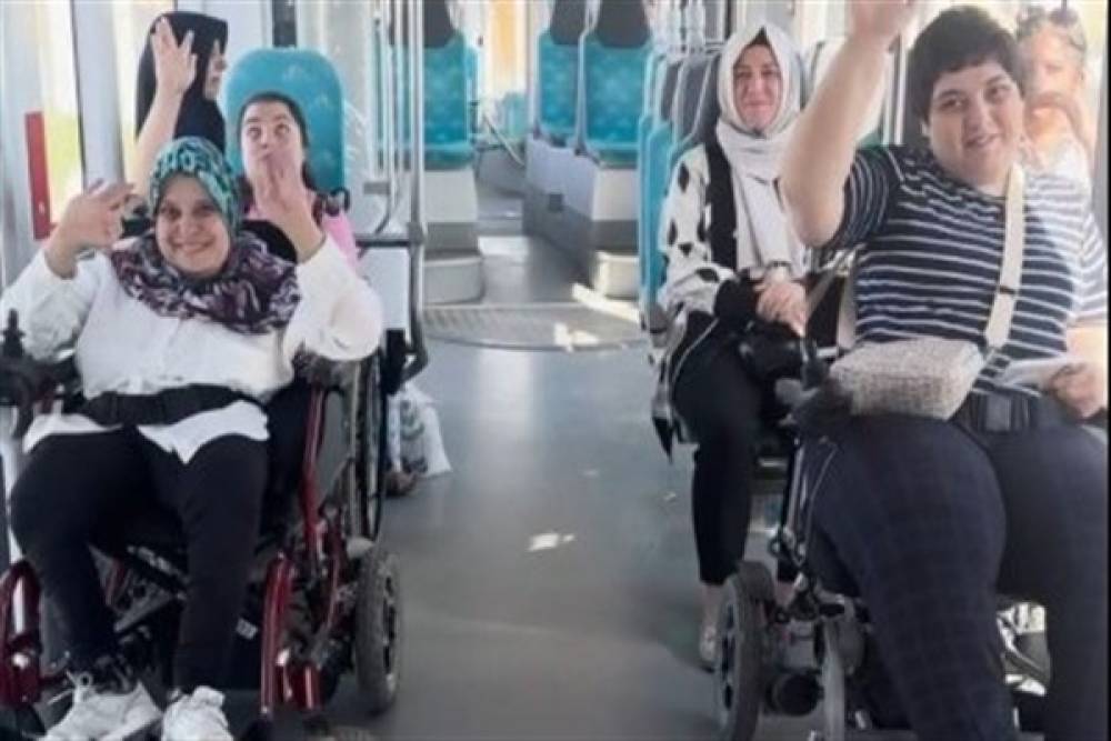 Kayseri Büyükşehir Belediyesi, özel vatandaşlara tramvay deneyimi yaşattı