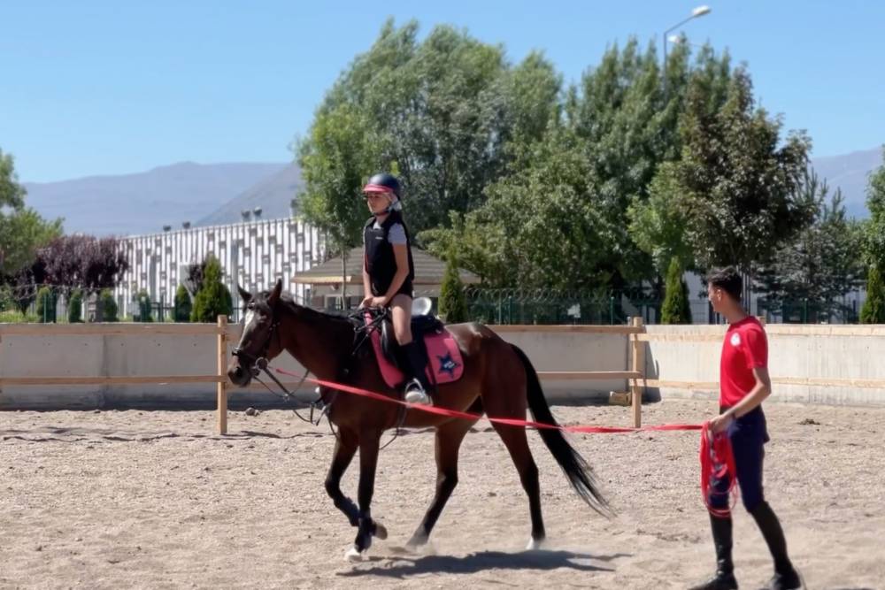 Kayseri'nin binicilik eğitimleri devam ediyor