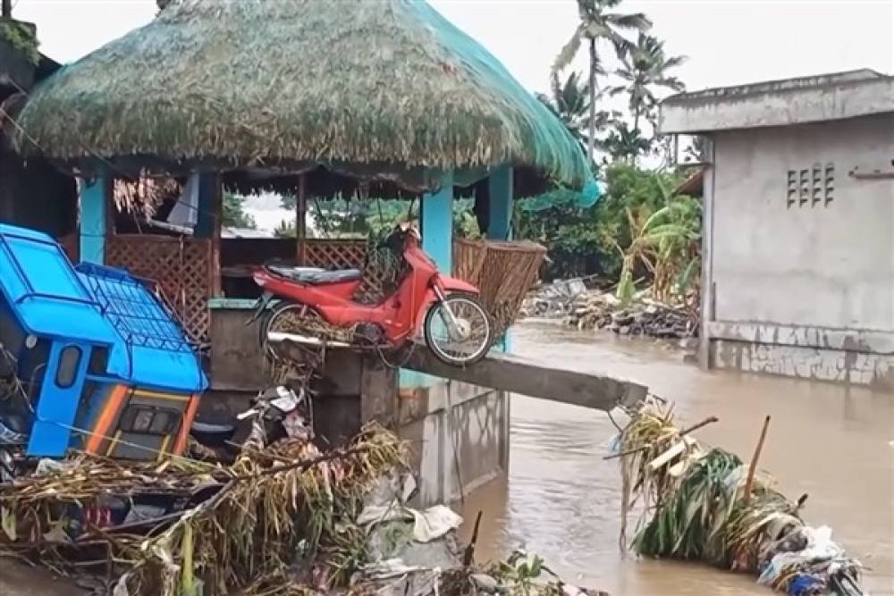 Filipinler'deki fırtına nedeniyle yüzden fazla kişi öldü