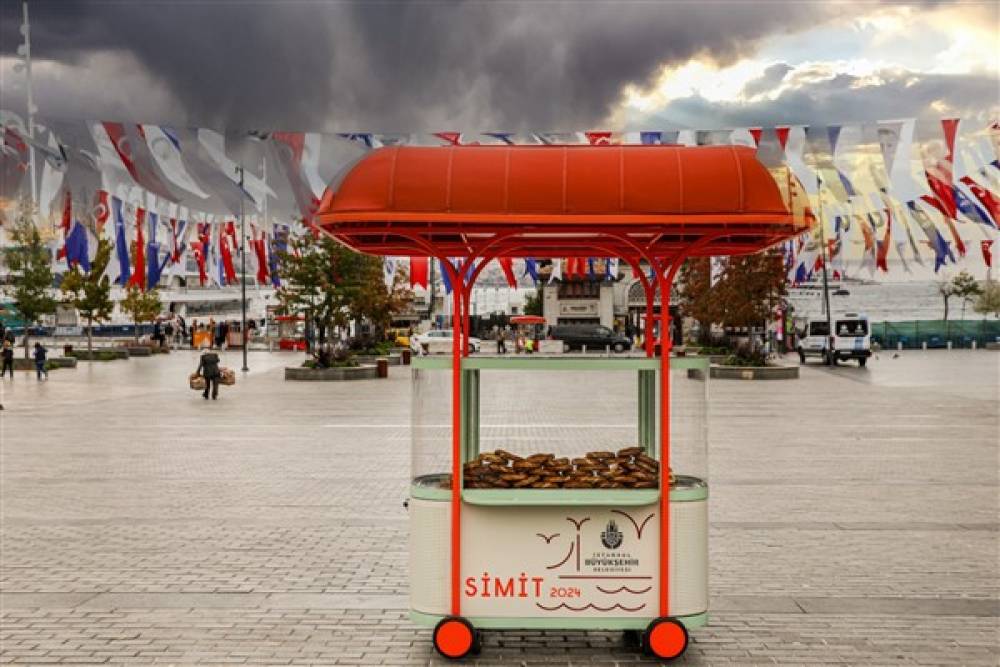 İstanbul’un yeni simit arabaları Beşiktaş Meydanı’nda