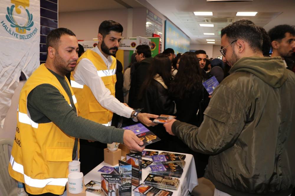 Güneydoğu Kariyer Fuarı’nda Haliliye Belediyesi'nden öğrencilere destek 