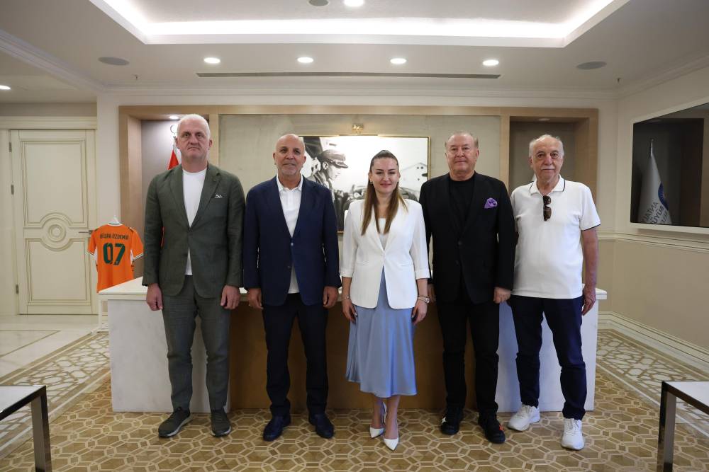 Antalya B&uuml;y&uuml;kşehir Belediye Başkan Vekili &Ouml;zdemir, Alanyaspor y&ouml;netimini ağırladı