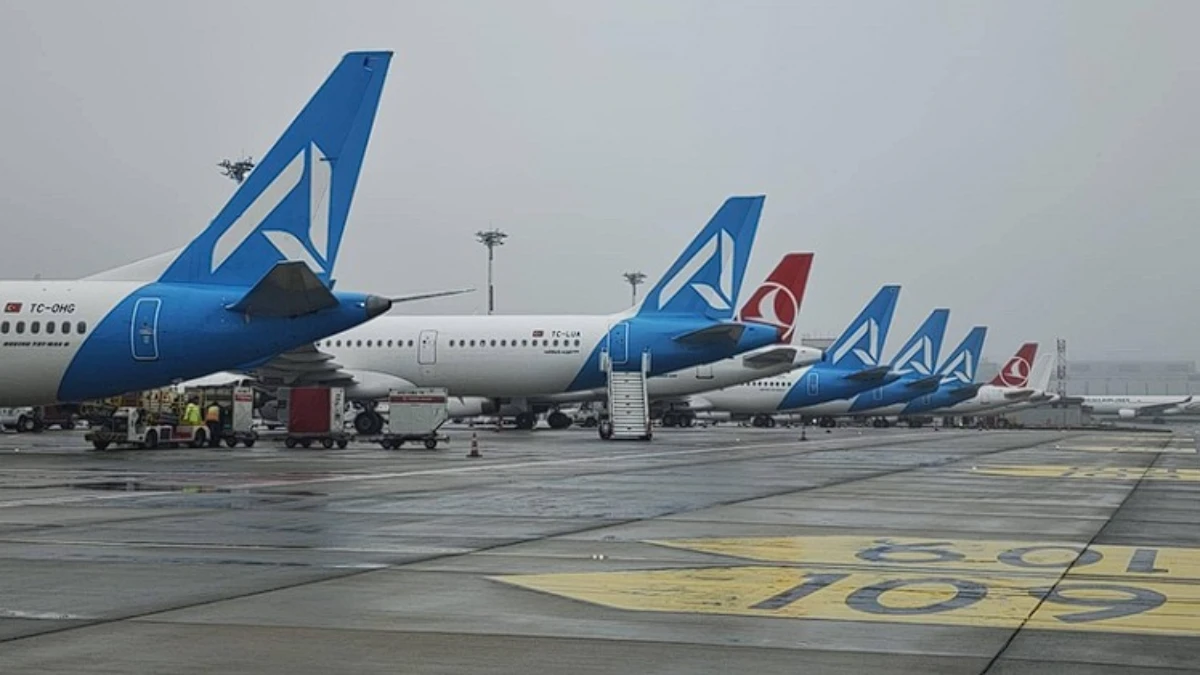 SON DAKİKA: İstanbul&rsquo;da hava trafiği aksadı: U&ccedil;aklar y&ouml;nlendirildi, seferler iptal edildi