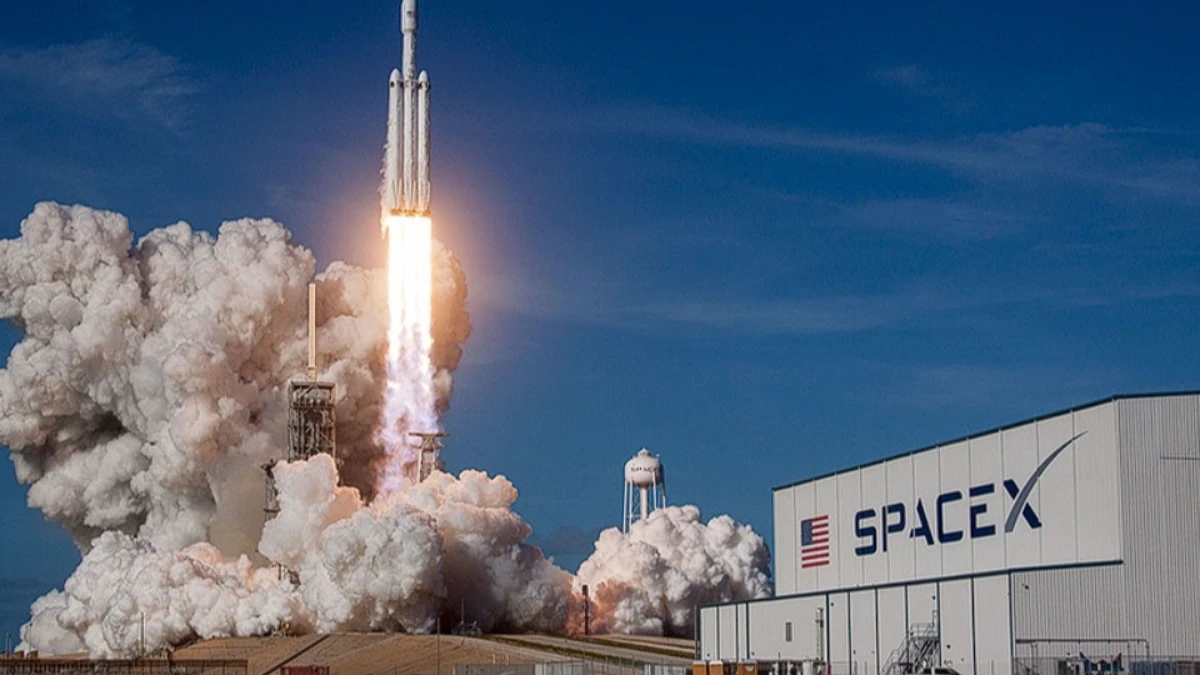 Elon Musk&rsquo;ın SpaceX&rsquo;i halka arza hazırlanıyor: Hedef 1,8 trilyon dolar