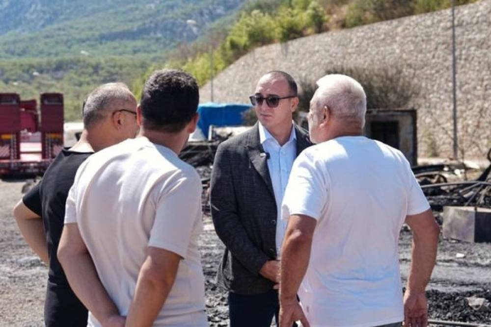Başkan Kotan, balık&ccedil;ı barınağındaki yangın b&ouml;lgesinde inceleme yaptı