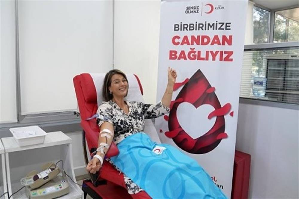 Ünlü oyuncuların Kızılay’ın “Birbirimize Candan Bağlıyız” kampanyasına desteği sürüyor