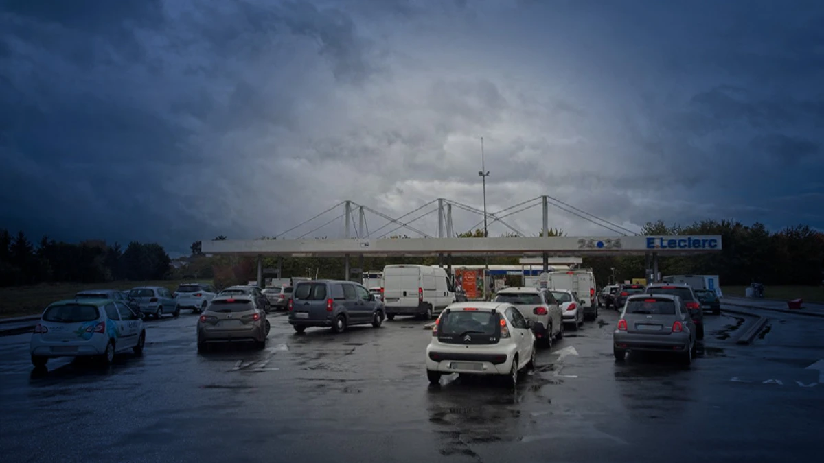 Fransa'da yakıt krizi: Y&uuml;zlerce istasyonda tedarik sorunu yaşanıyor