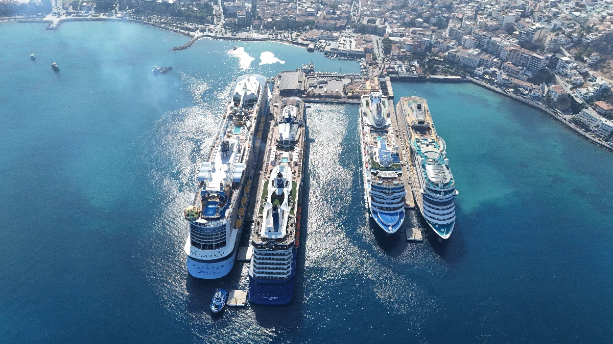 Yaz geldi kruvaziyer sayısı artmaya başladı! Astoria Grande kruvaziyeri Samsun'a yanaştı