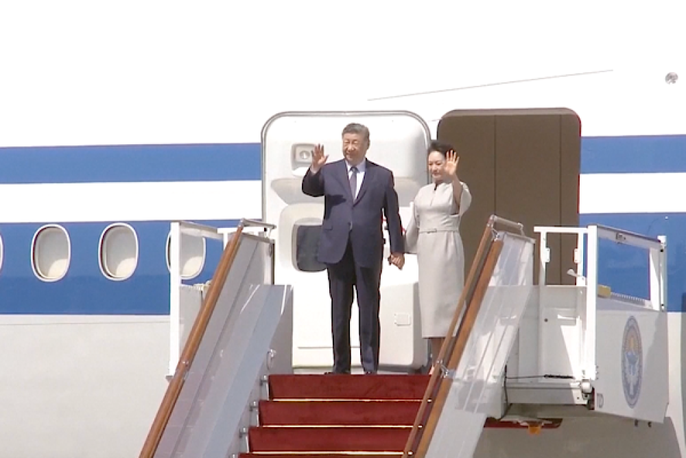 &Ccedil;in Devlet Başkanı Xi, Kırgızistan&rsquo;a geldi