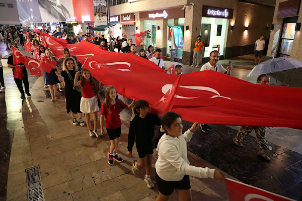 Ordu&rsquo;da 30 Ağustos Zafer Bayramı kapsamında y&uuml;r&uuml;y&uuml;ş ve konser d&uuml;zenlendi