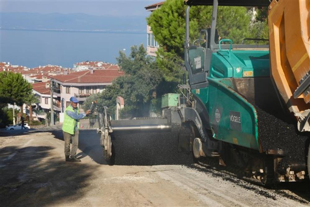 Mudanya Belediyesi yol ve asfalt çalışmalarını sürdürdü