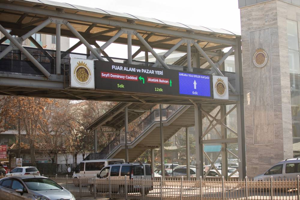 Afyonkarahisar'da trafikte akıllı yönlendirme uygulaması başladı