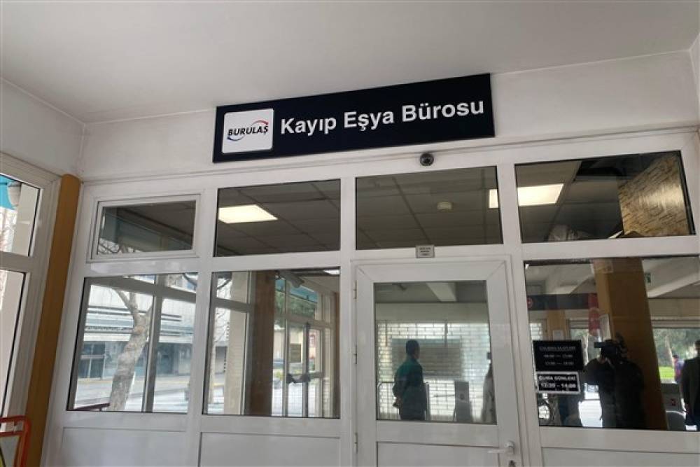 Burulaş, toplu ulaşımda unutulan eşyaları, Kayıp Eşya Bürosu'nda saklıyor