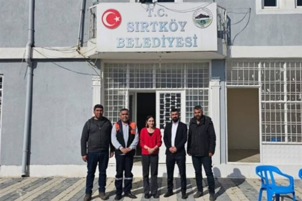 Mazıdağı Belediyesi'nden Sırt Köy Belediyesi'ne fidan desteği