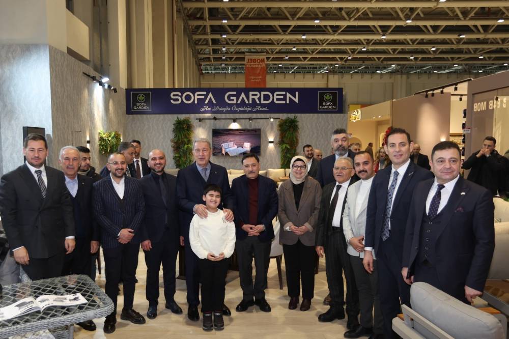 Ukrayna enerji şebekesinde &ccedil;&ouml;kt&uuml;: Batı ve orta kesimlerde eş zamanlı kesintiler yaşandı