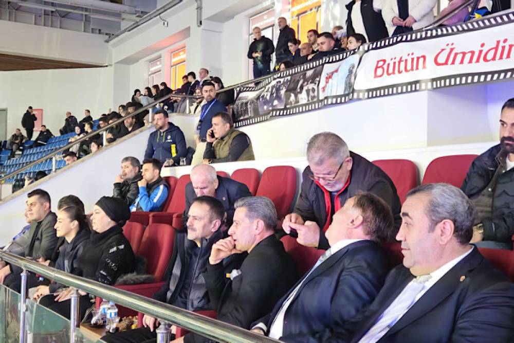 Vali Aktaş, B&uuml;y&uuml;k Kadınlar ve Erkekler T&uuml;rkiye Boks Şampiyonası'nı izledi