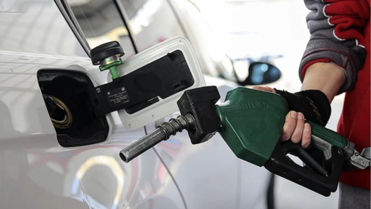SON DAKİKA: Petrol fiyatları geriledi: Benzine ve motorine indirim geliyor