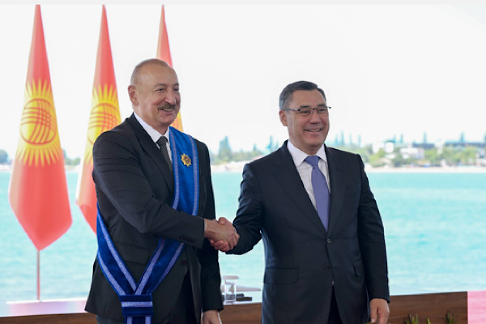 Azerbaycan ve Kırgızistan liderleri karşılıklı devlet nişanlarıyla &ouml;d&uuml;llendirildi